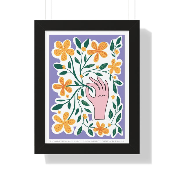 Main tenant des fleurs - Framed Print